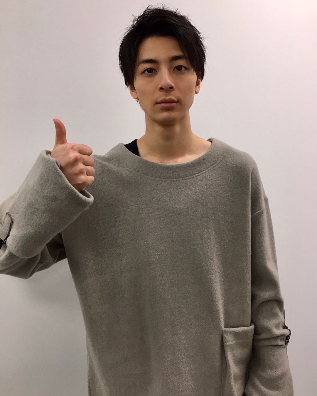 他的內褲都是我在洗！ 女經紀人「迷偶像過頭」警告合作女藝人：不準講話