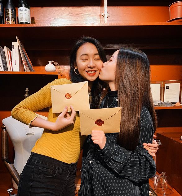 姨母笑停不下來!高顏值「拉拉戀」公開攻受關係 羞喊:被妳迷得團團轉