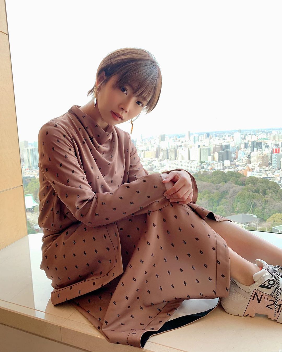 一天連尬10小時！日本絕美女優曝「超狂行程表」　網驚：感覺身體被掏空