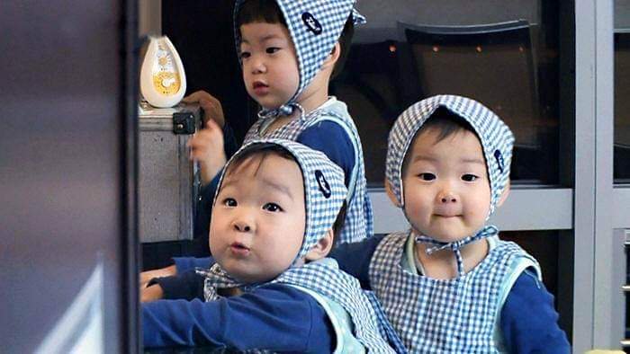 《超人》「大韓民國萬歲」暴風成長!三兄弟帥氣西裝照曝光 網驚呼:根本歐巴了