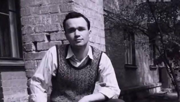 官方唯一認證時空旅人！「拍到不明漂浮物」穿越50年  離奇去向全被拍下