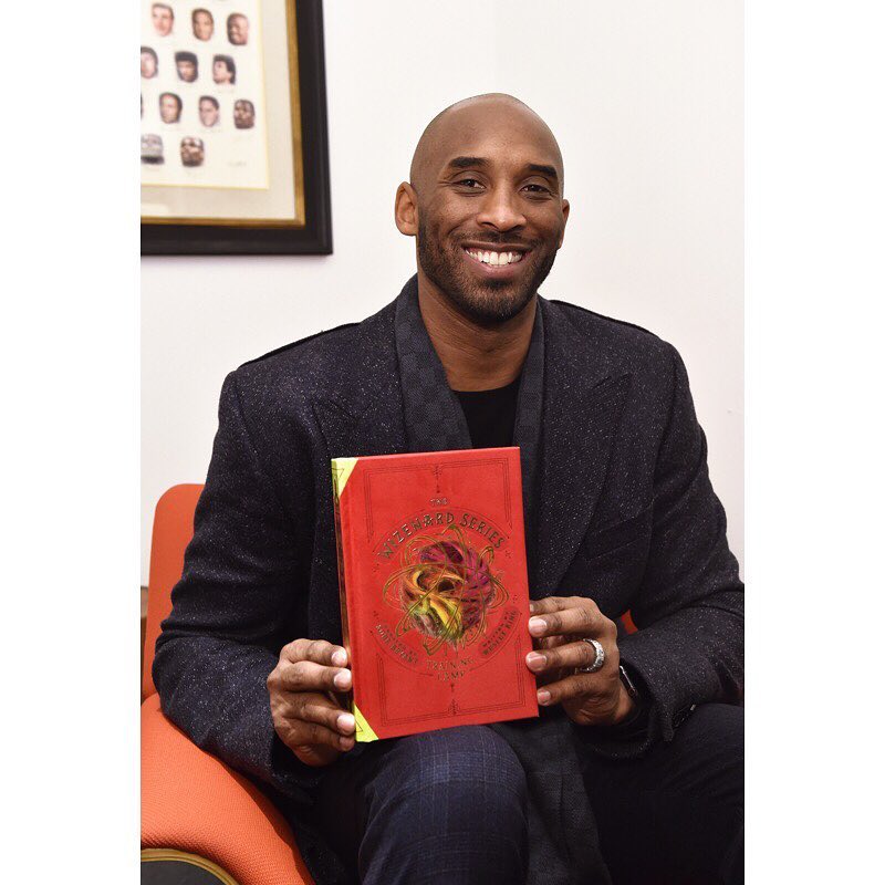 警方把妹竟「散播Kobe遺體照」！凡妮莎崩潰提告「我無法原諒」　8人下場曝光！