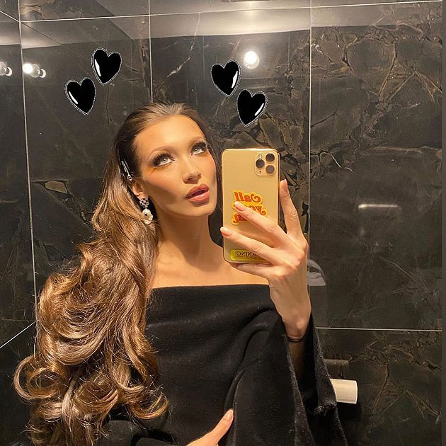 伸展台上「噴出暈暈」！超模長髮0遮掩「不穿內內」 網全看傻：太前衛