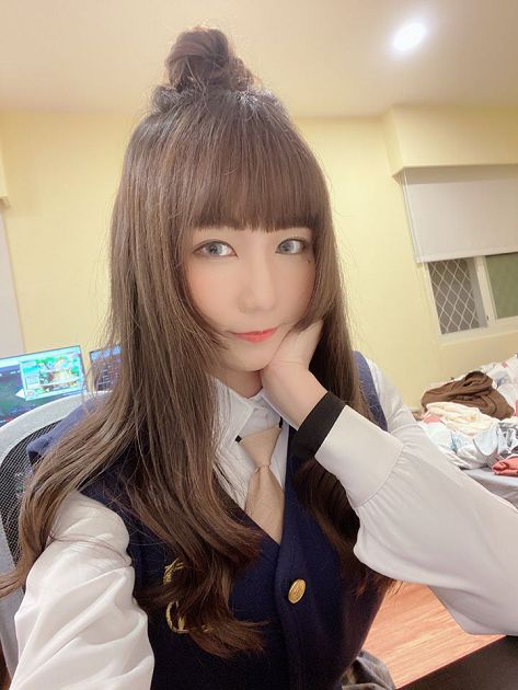 影/正妹實況主崩壞?直播唱《綠色》、《煎熬》 網崩潰:實力不下「她」!