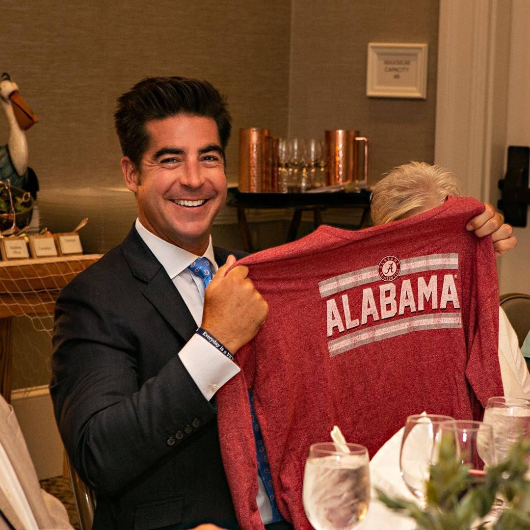 中國應該為肺炎道歉？賭王兒氣瘋「揪團翻牆」嗆美國主持人：我們防疫做很好