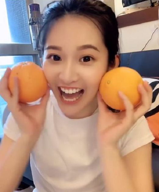 上衣掀起來看！艾瑞絲驚爆「長輩量激增」　坦言：就真的啊