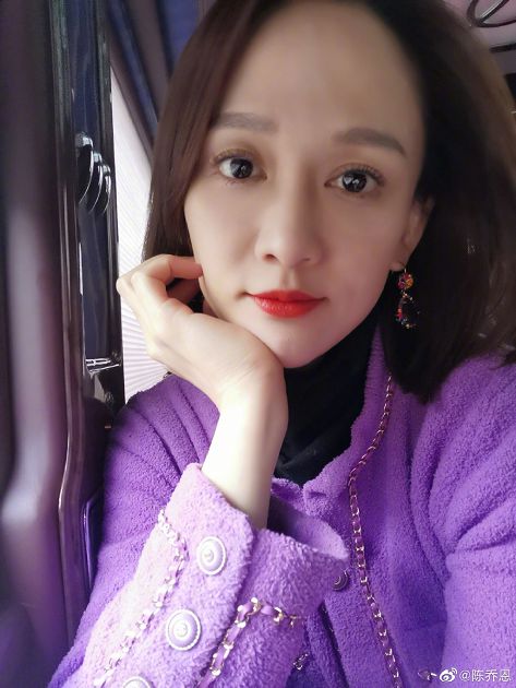 畫面一片空白!陳喬恩甜撲男友「當街親吻」 網傻眼:隨便都是偶像劇