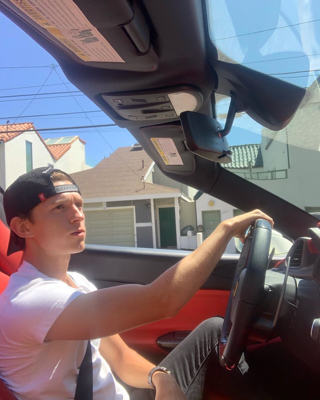 湯姆霍蘭德崩壞!《復仇者》導演曝片場照「眼神陰沉、滿臉憔悴」 網嚇壞:太可怕!