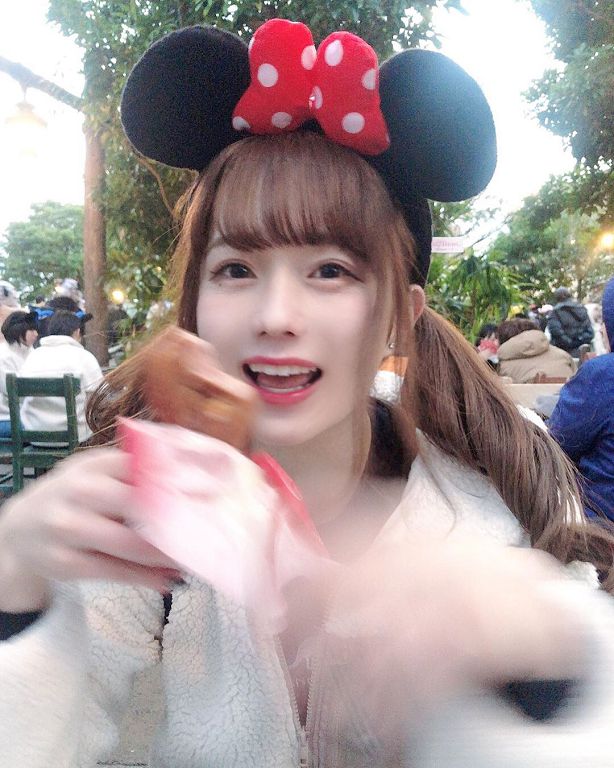 大眼萌妹「男兒身公開」! 從男校畢業「素顏曝光」 網呼:就是女生啊