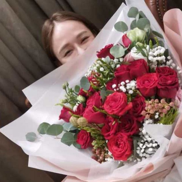 畫面一片空白!陳喬恩甜撲男友「當街親吻」 網傻眼:隨便都是偶像劇