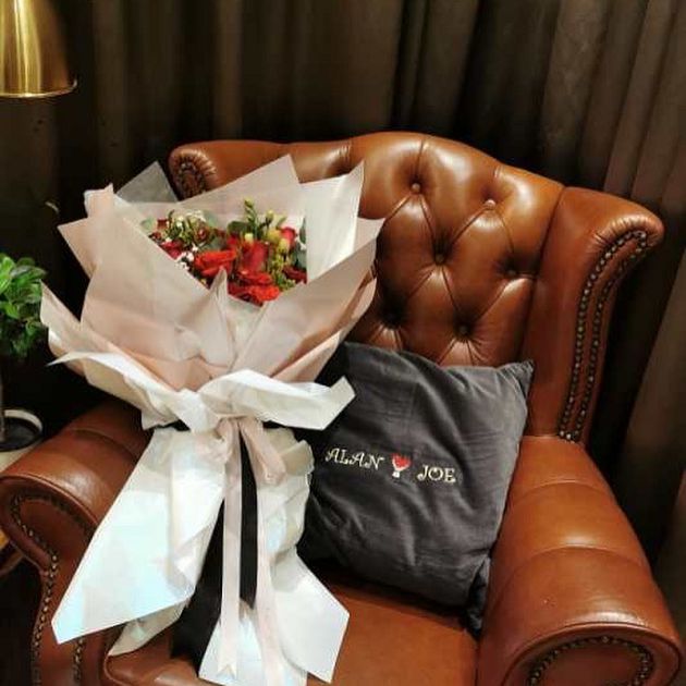 畫面一片空白!陳喬恩甜撲男友「當街親吻」 網傻眼:隨便都是偶像劇