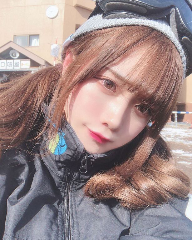 大眼萌妹「男兒身公開」! 從男校畢業「素顏曝光」 網呼:就是女生啊