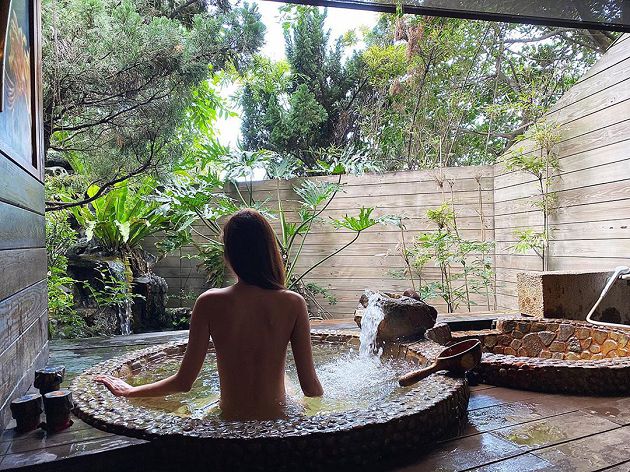 解放長輩！本土劇女神曾莞婷「泡湯辣照」惹遐想  網：怎麼不回頭