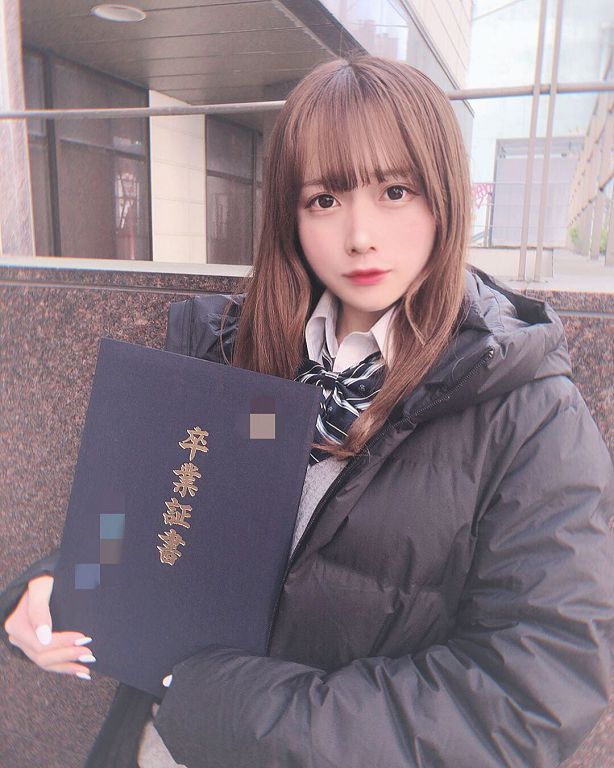 大眼萌妹「男兒身公開」! 從男校畢業「素顏曝光」 網呼:就是女生啊