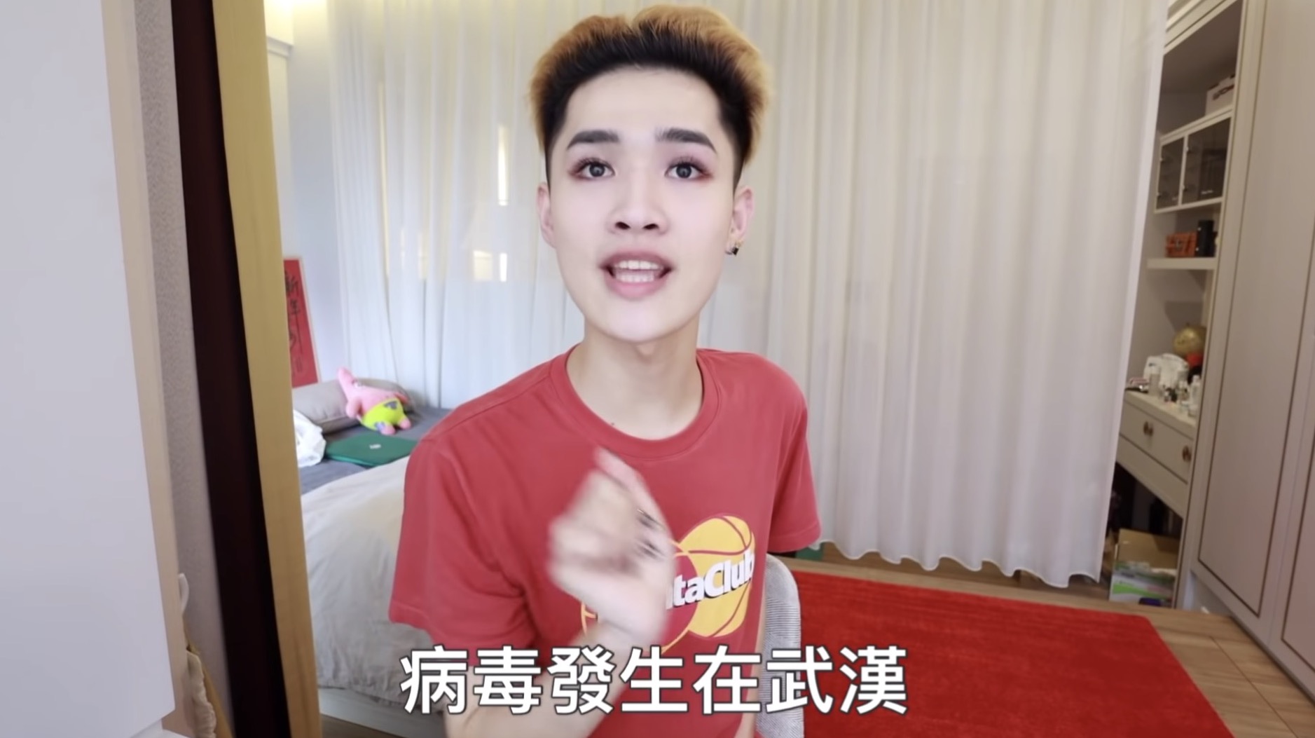 陸網紅砲轟「沒稱新冠肺炎」！鍾明軒反嗆：長相加油，做人也加油