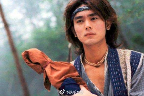 歐陽娜娜男神乾爹曝光!帥氣童顏「神似林志穎」 網驚:我以前超迷他