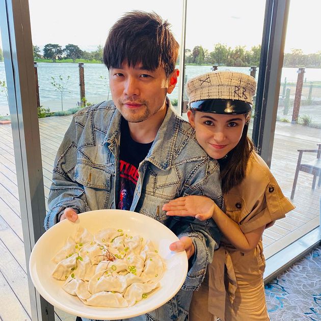 全家神基因！周杰倫曬唯美全家福　意外曝光女兒「真實身高」