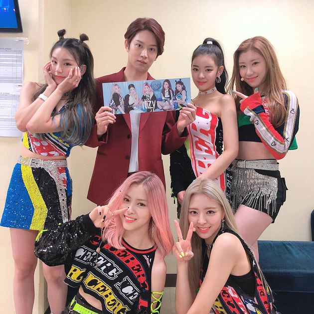 ITZY「有娜」新髮型曝光！厚重妹妹頭「頭髮一甩」：網全戀愛