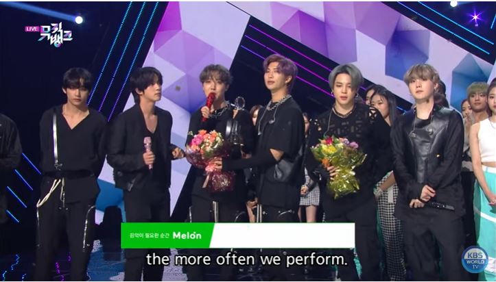 快訊／KBS證實「工作人員感染」！網翻出《Music Bank》影片：BTS剛得獎！