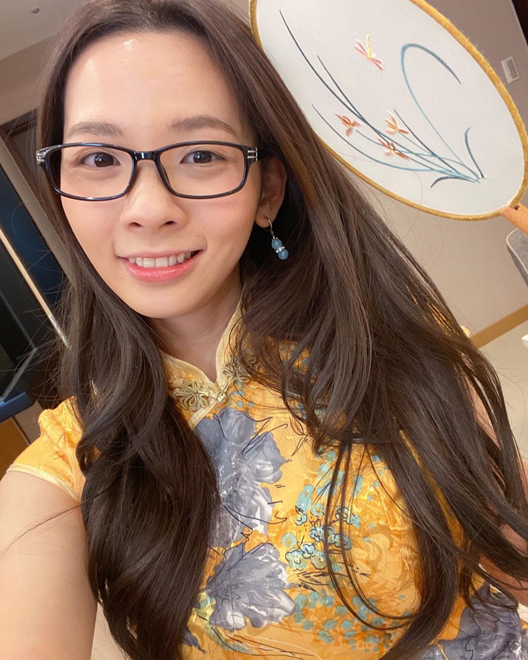 深藏不露！滴妹「薄紗禮服」仙氣爆棚　網：身材真的很好