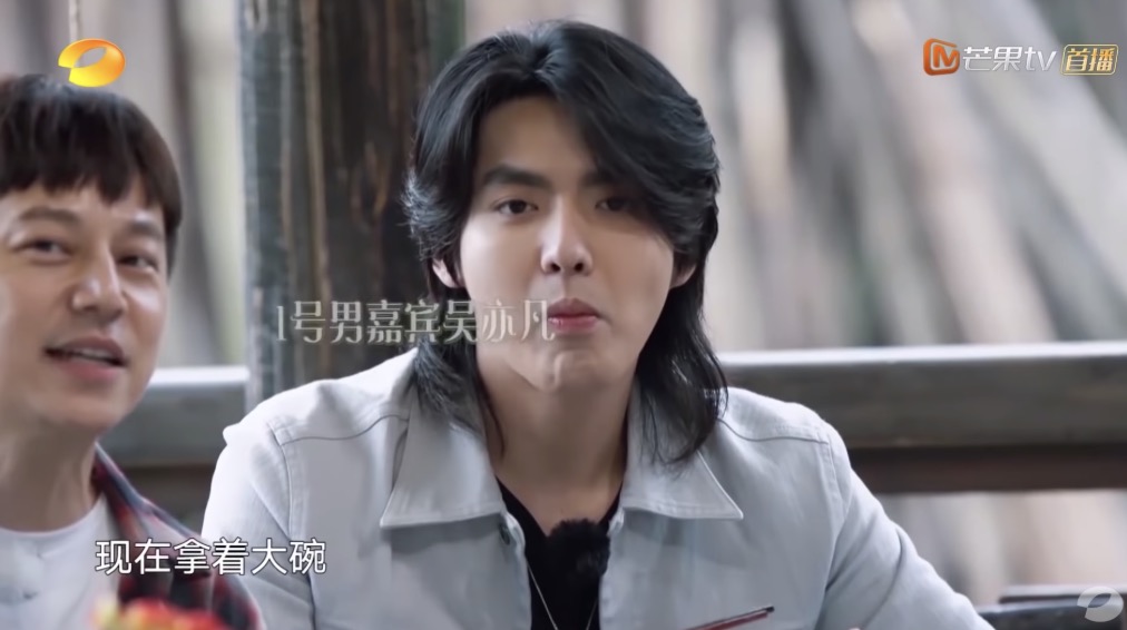 高顏值崩壞!吳亦凡「飄逸大長髮」超驚人 網崩潰:好像大叔