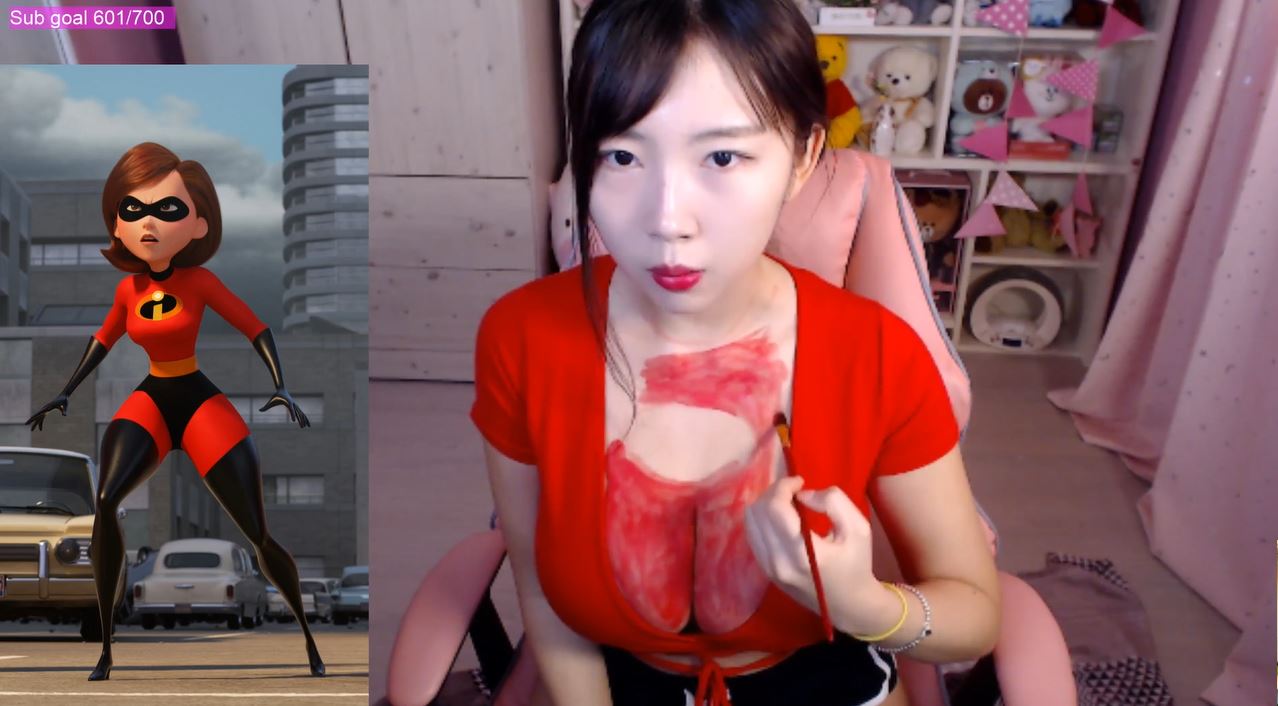 超兇直播主福利大放送！胸前直接「用筆畫」：100%還原《超人特攻隊》