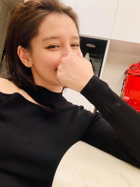 真實面貌現形！徐若瑄「亂髮素顏照」嚇壞網  ：這是誰？