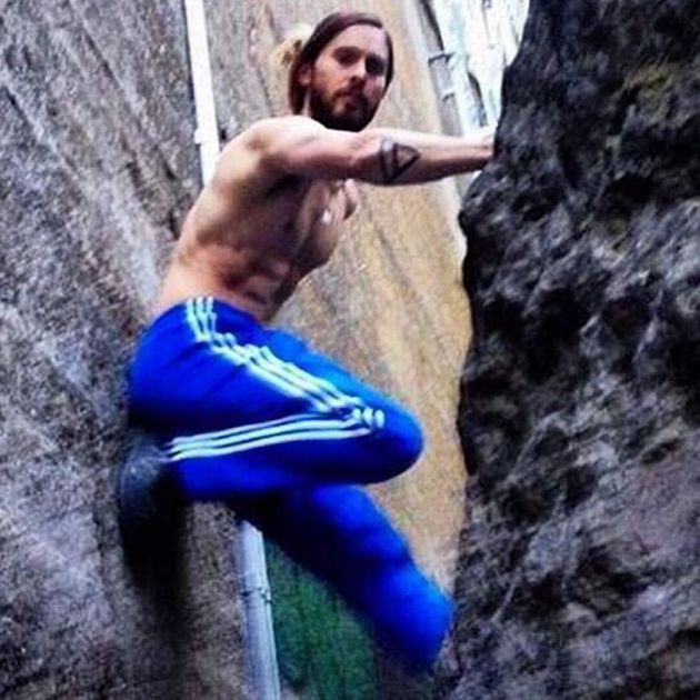 小丑「高空晃一半」突見安全繩破洞！卡在185公尺高空險喪命