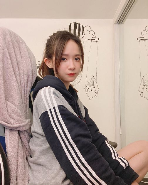 影／意外走光！美女實況主自爆「穿阿嬤內內」　網歪：其實滿可愛的