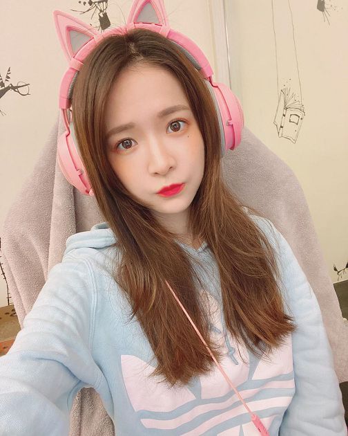 影／意外走光！美女實況主自爆「穿阿嬤內內」　網歪：其實滿可愛的