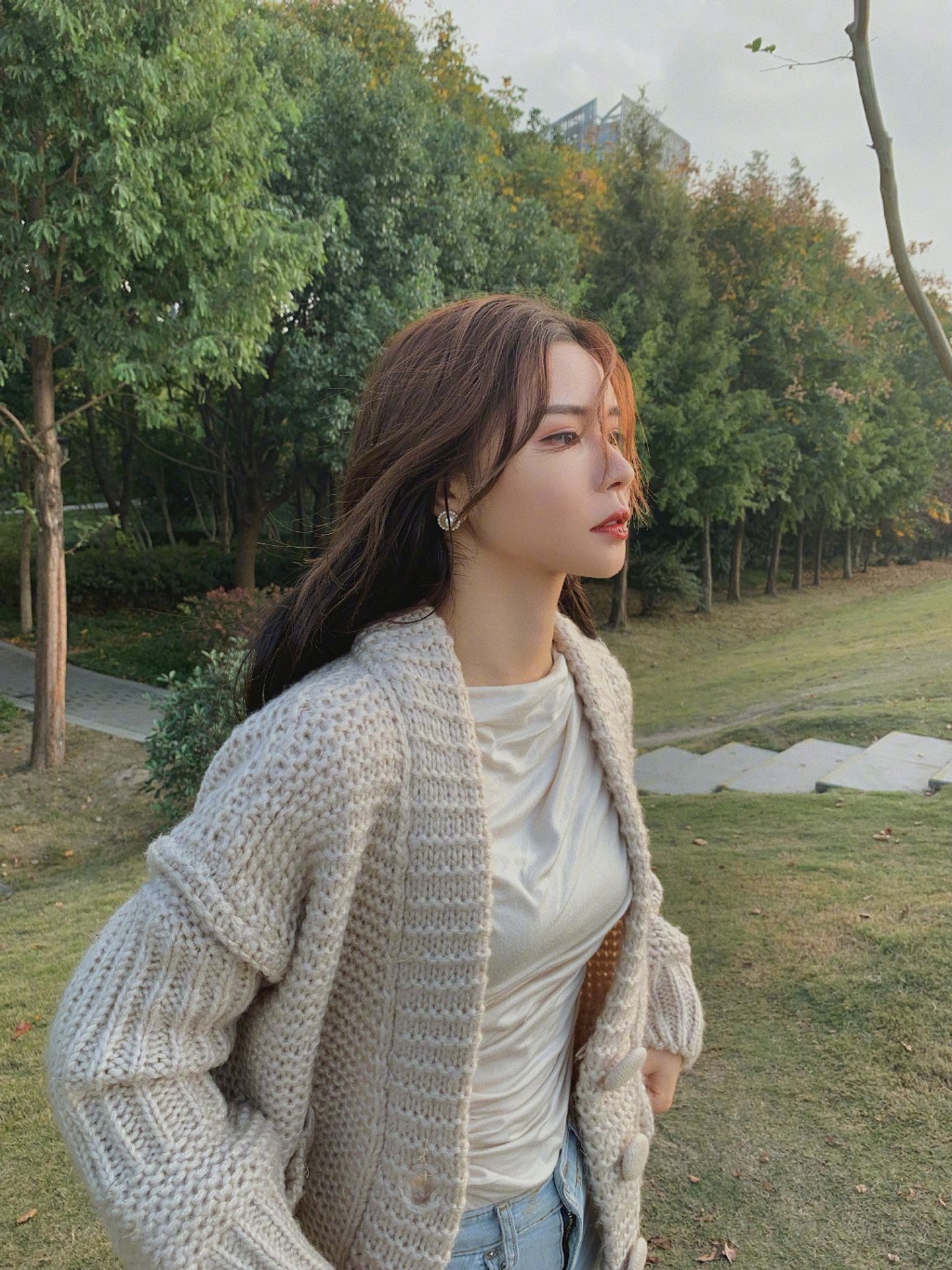 諾貝爾有化妝學獎？性感網紅「直播說錯話」遭網狠酸：沒文化真可怕