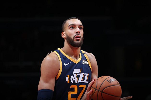 為宣導「疫情不嚴重」狂摸整場麥克風！3天後「最佳防守員」確診：NBA停賽