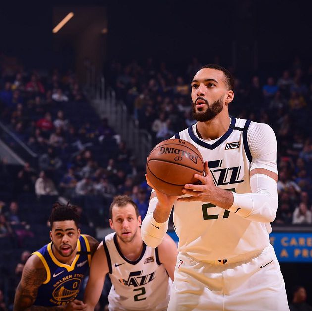 為宣導「疫情不嚴重」狂摸整場麥克風！3天後「最佳防守員」確診：NBA停賽