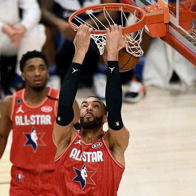 為宣導「疫情不嚴重」狂摸整場麥克風！3天後「最佳防守員」確診：NBA停賽