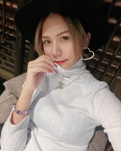 送福利沒極限!蕾菈辣穿「黑色蕾絲裝」 :女人勇敢做自己