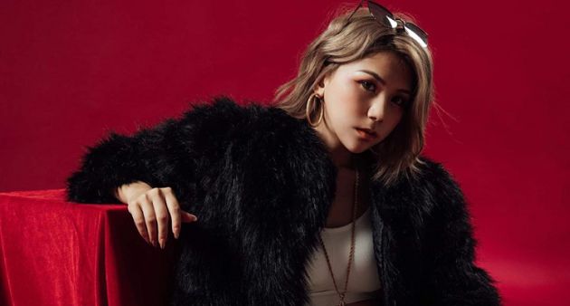 送福利沒極限!蕾菈辣穿「黑色蕾絲裝」 :女人勇敢做自己