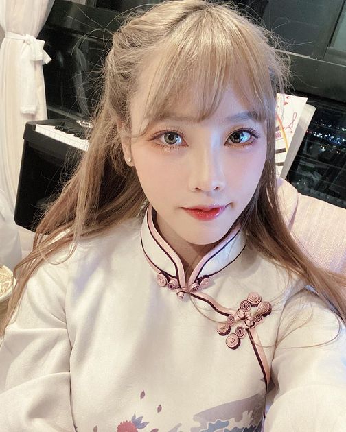 情人節獻禮!咪妃曬「性感床照」線條全曝光 網讚爆:心揪了一下