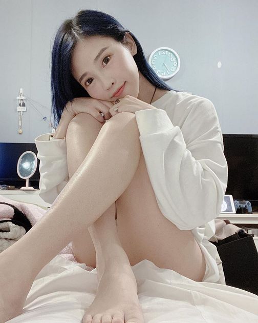 情人節獻禮!咪妃曬「性感床照」線條全曝光 網讚爆:心揪了一下