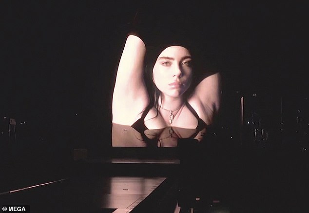 怪奇比莉「演唱會脫衣」片段流出！霸氣開嗆：我的價值只剩身體？