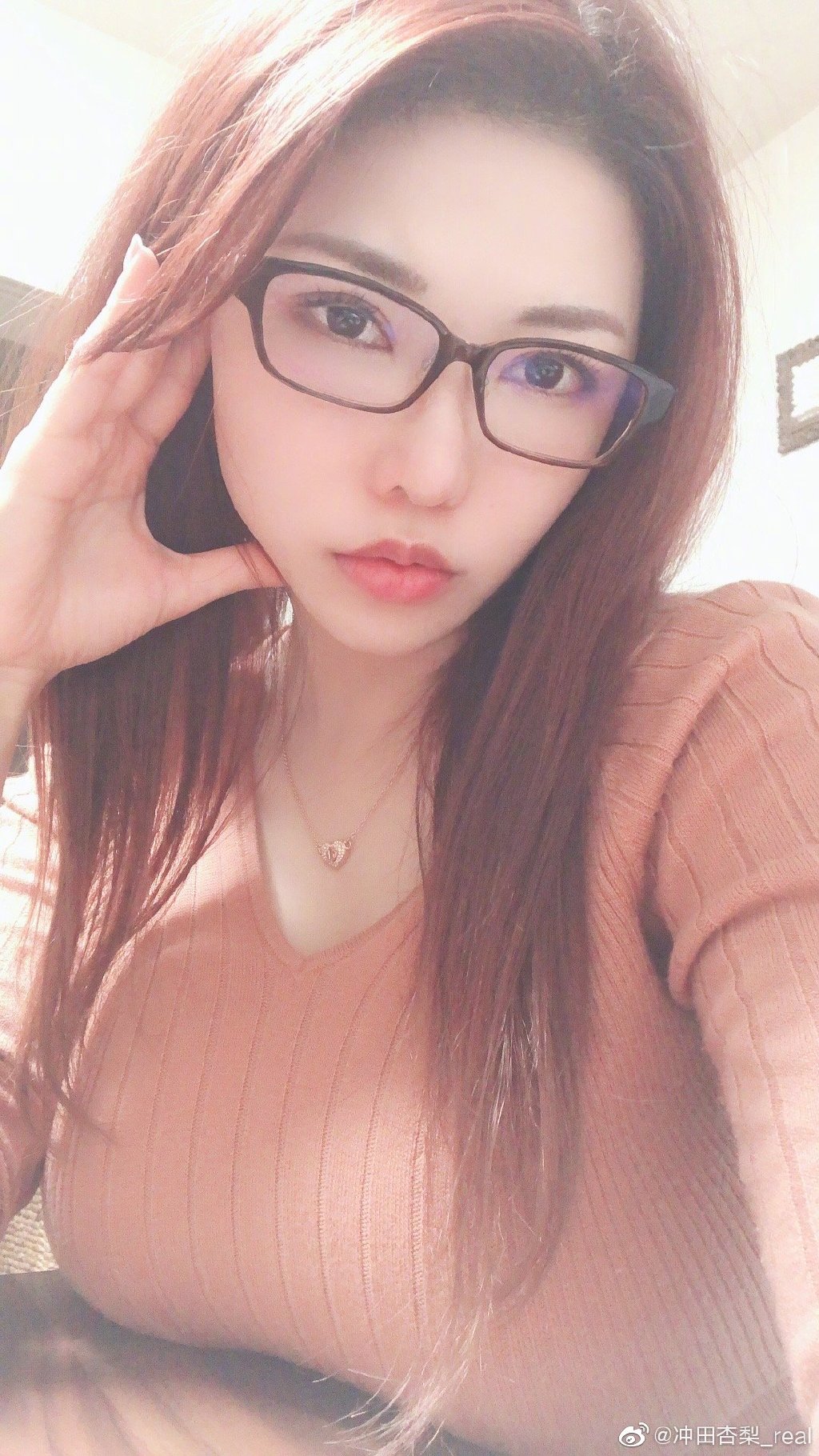 裙子突被拉下來！ 人類最強body「爆線索」痛批：沒看過這麼下流的人