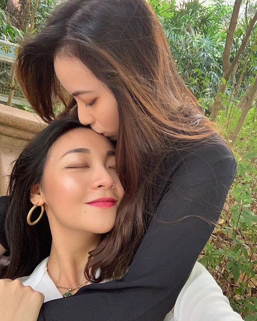 閃瞎全網！網紅「拉拉戀」百字深情告白　：每一天都更愛她