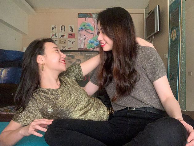 閃瞎全網！網紅「拉拉戀」百字深情告白　：每一天都更愛她