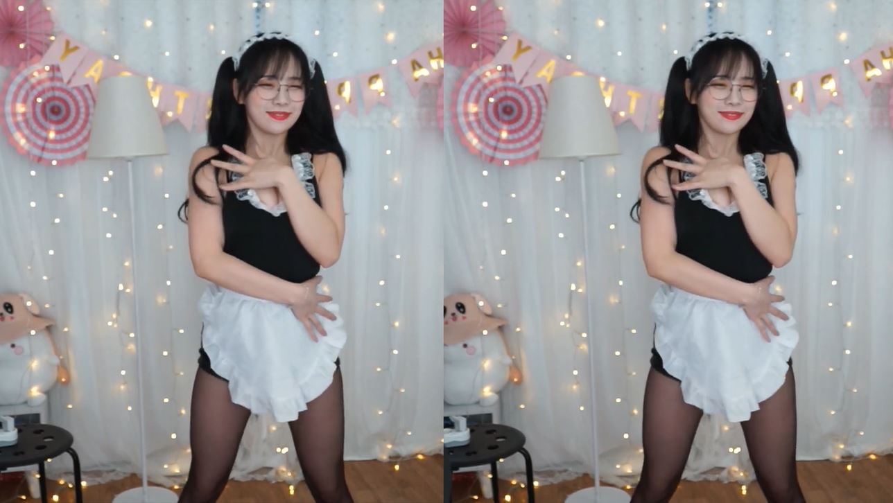 韓國雙馬尾直播主「女僕裝」熱舞！腳一晃網全呼：幸好有跟上