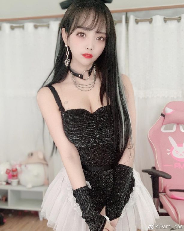 韓國雙馬尾直播主「女僕裝」熱舞！腳一晃網全呼：幸好有跟上