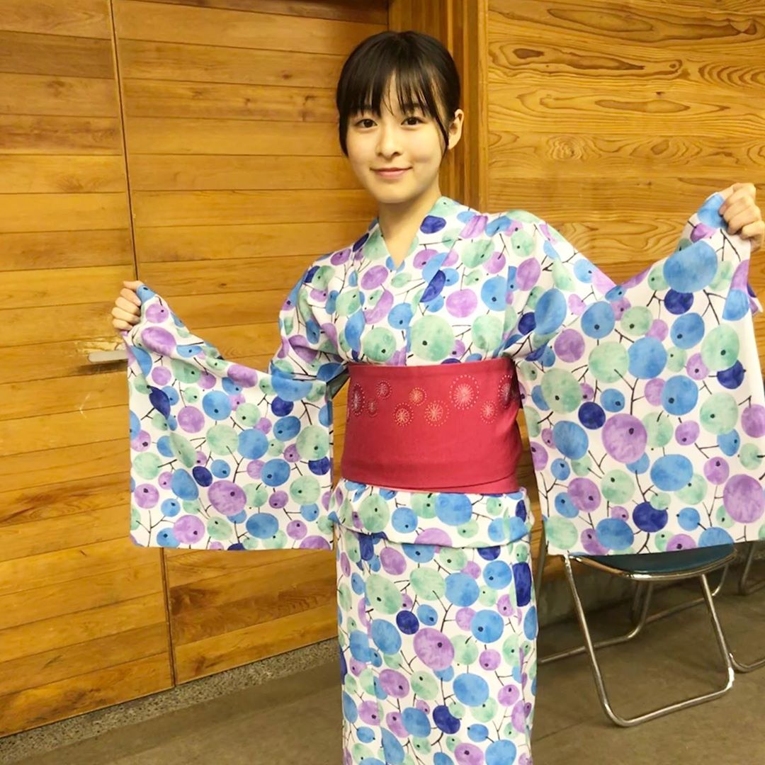 清純嫩顏超驚人！《天氣之子》女星「降齡萌扮小學生」　網驚：完全無違和