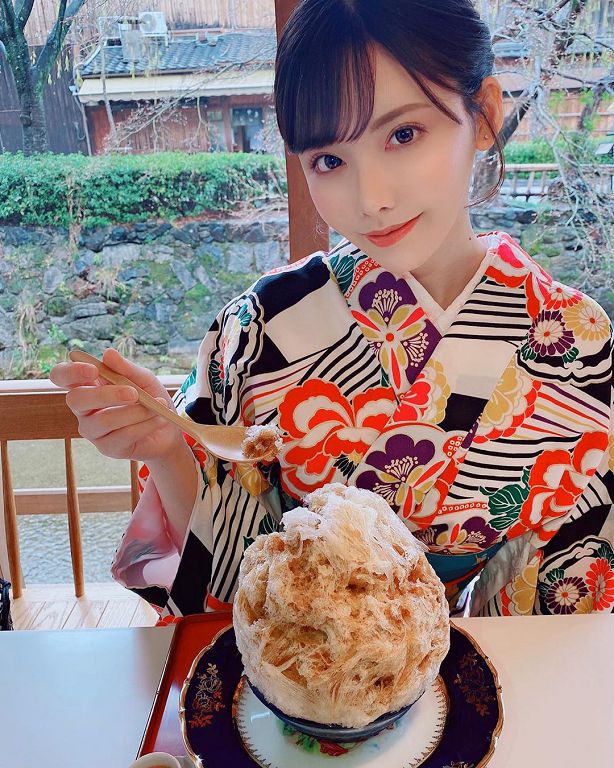 深田詠美生日「放送福利」!「衣服不穿好」甜笑宣告:我22歲了