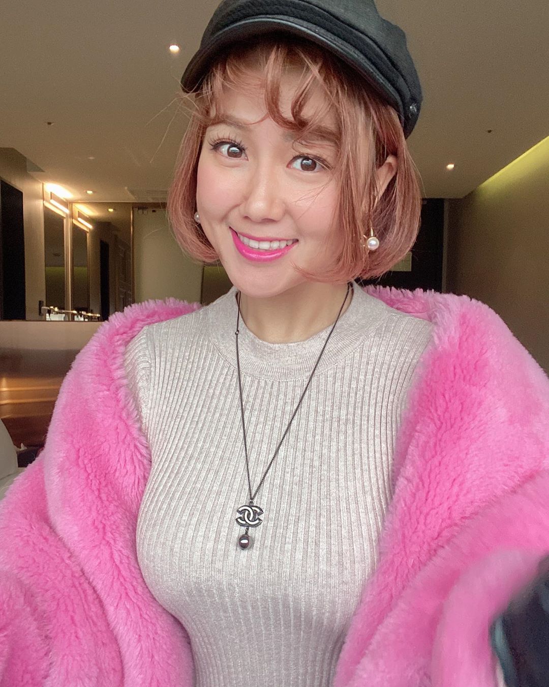 超兇網紅「遭捕上帝視角」！比基尼包不住　1/2 E杯掉出