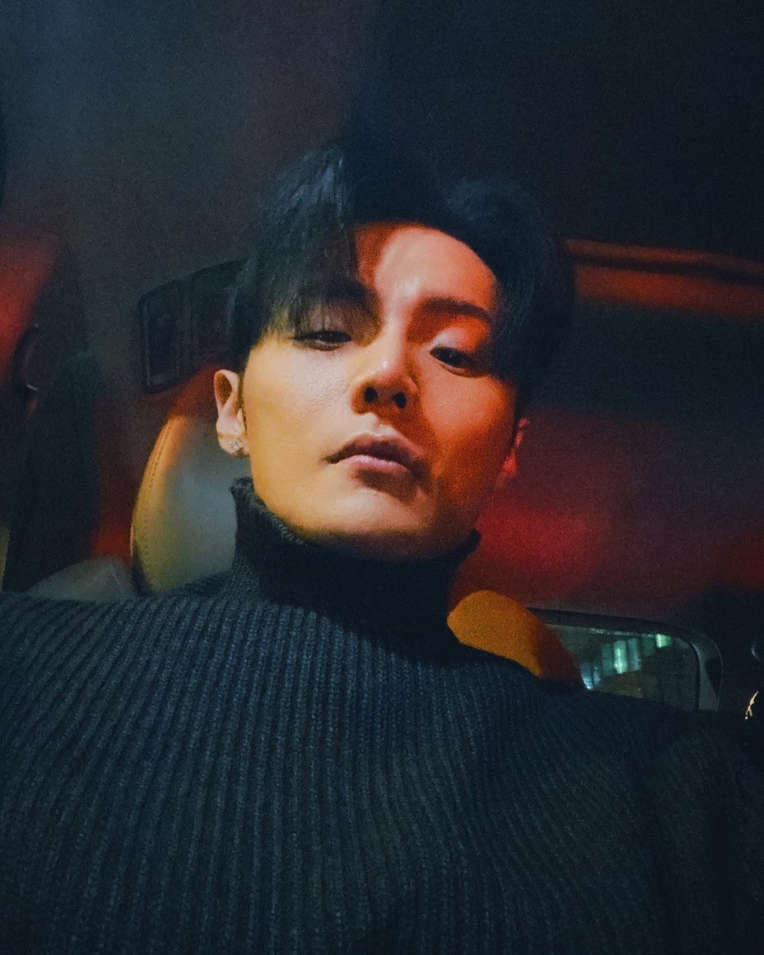 李榮浩「刺青弄假成真」！上空自拍照曝光　網驚：旁邊是草莓？