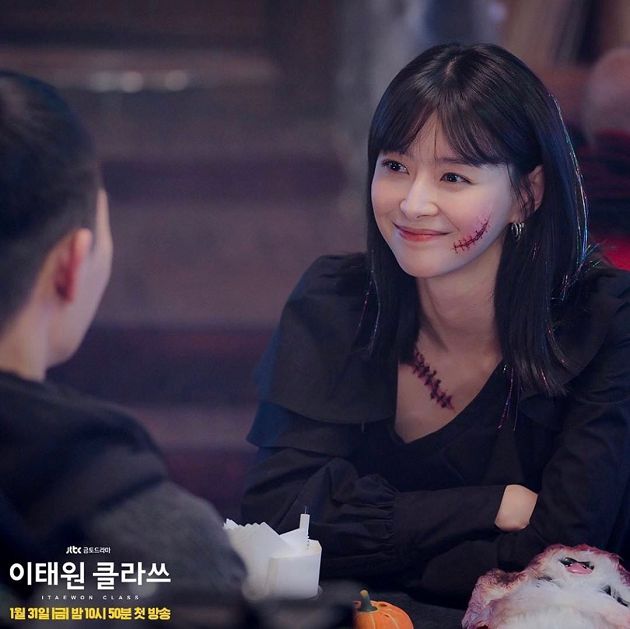 《梨泰院Class》女二正過頭「舊照被翻出」！一比較網呼：整形了吧