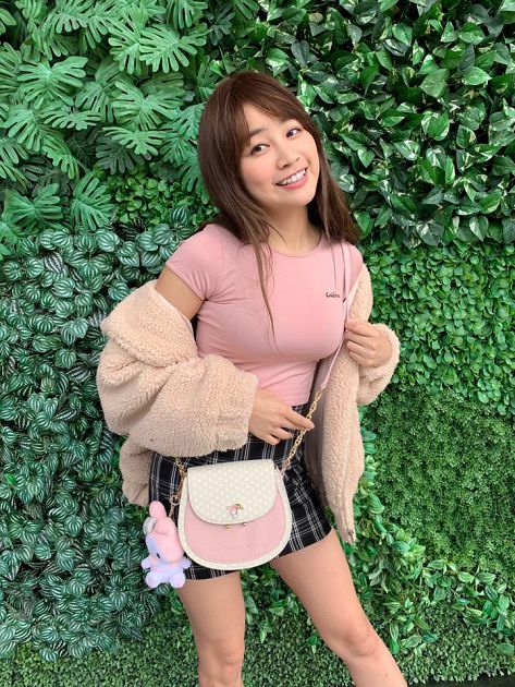 長輩解放！陳伊「內衣單穿」辣照曝光  網嗨：太胸啦